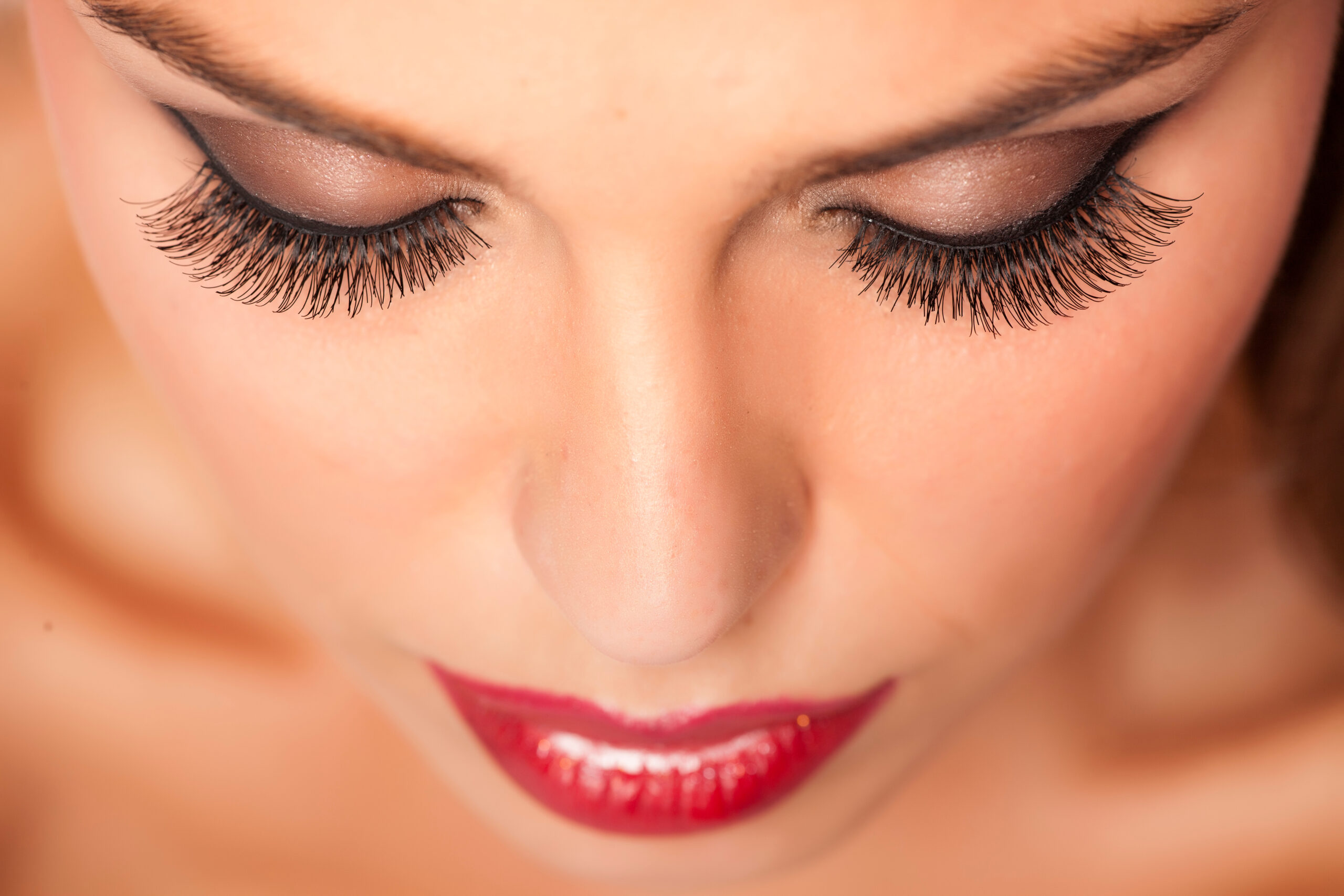 What Factors Influence Eyelash Growth and Density?