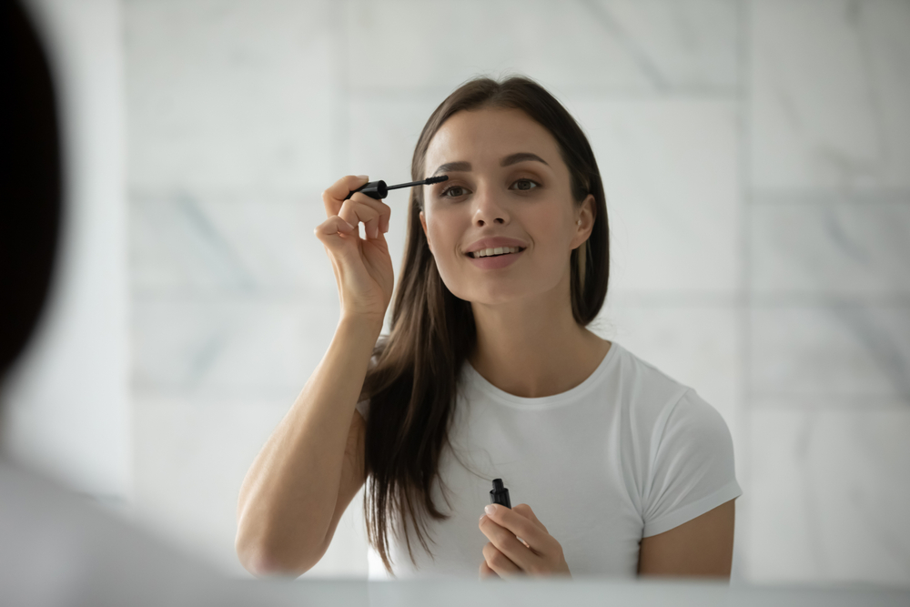 Eyelash Tinting vs. Mascara: Enhancing Your Lashes with Confidence