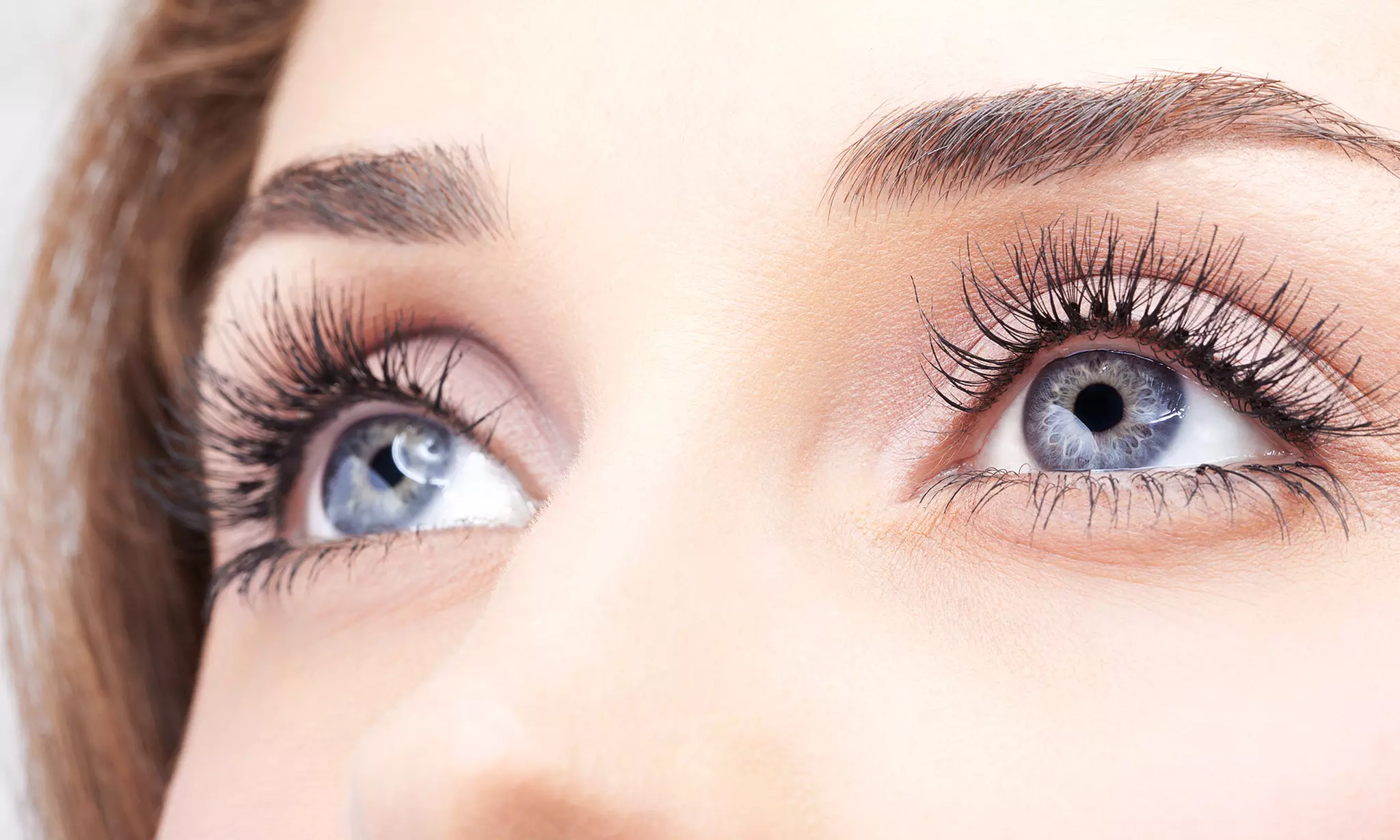 Your Complete Guide to Achieving Longer, Fuller Lashes Naturally